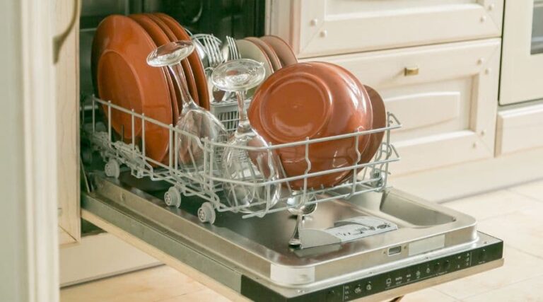 7 Best Dishwashers Under $300 – [Budget Friendly]